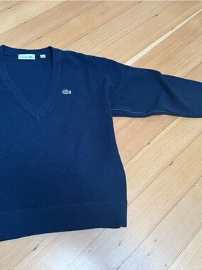 Lacoste Navy V-Neck Pullover with Green Croc Detail